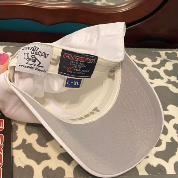 NIP Rowdy Ralphy Ball Cap w/ puking guy White L/XL - Picture 3 of 7